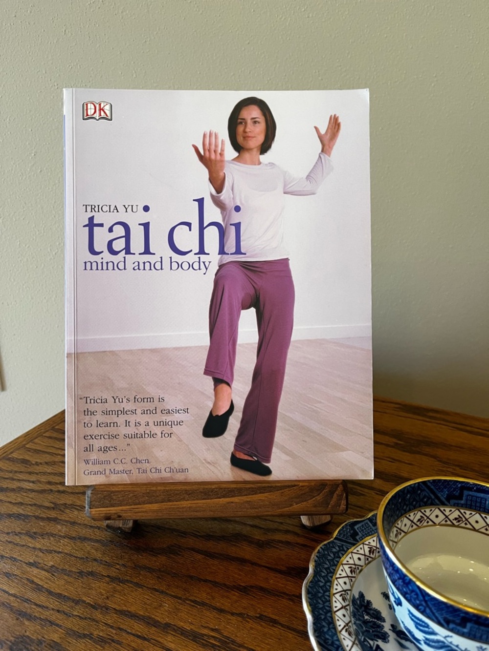 Tai Chi Mind and Body - Paperback, by Tricia Yu - Very Good Condition DK Books